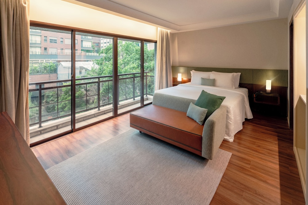 COMFORT, STUDIO, SUITE