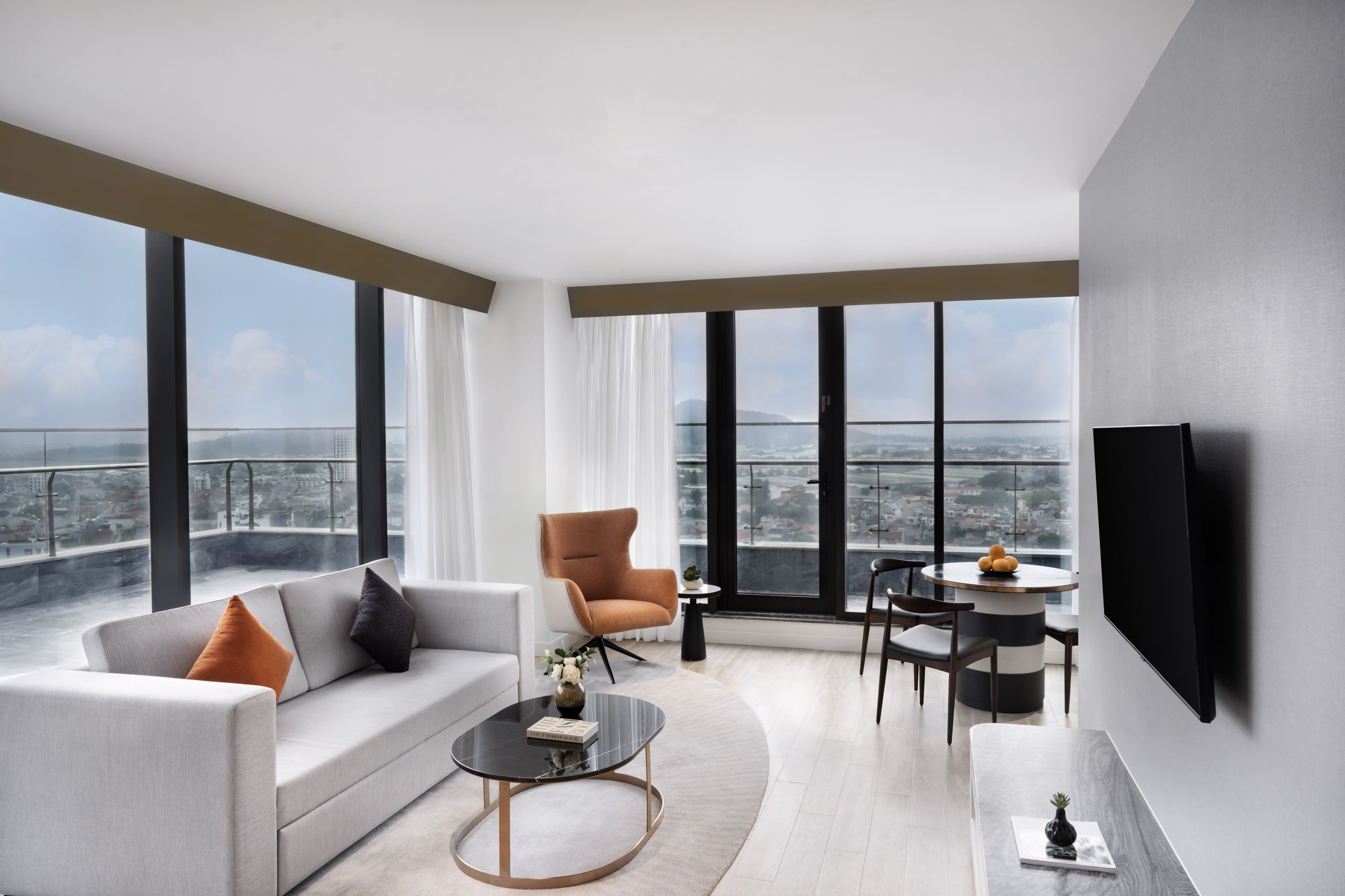 Suite, King Bed, Via Yen View