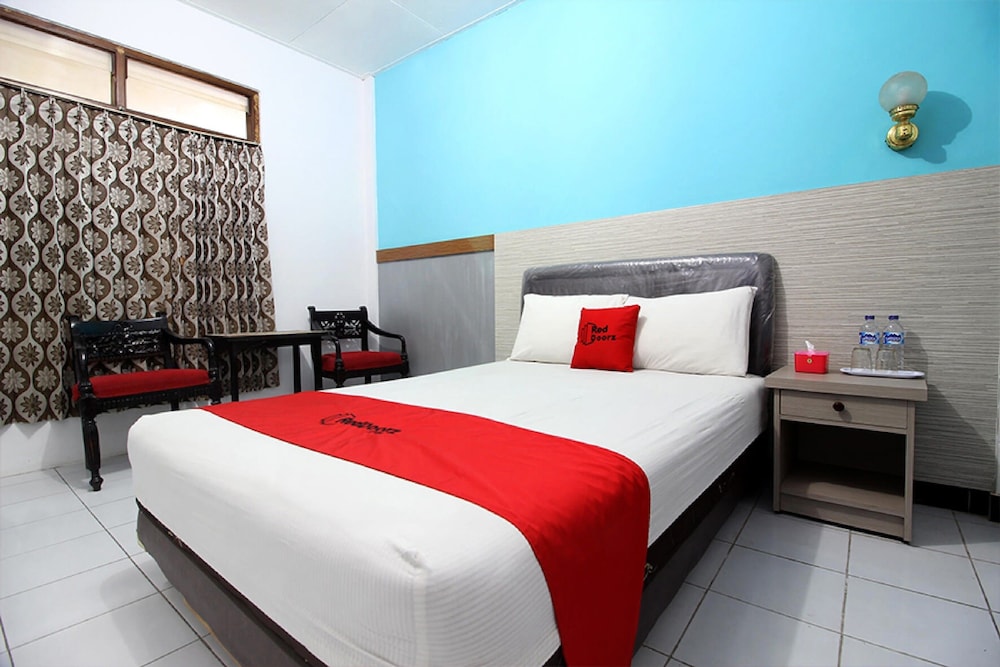 Reddoorz Plus Near Lempuyangan Station 3 10/25