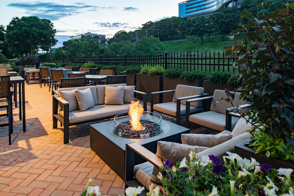 Fairfield Inn Suites Boston Waltham 30/46