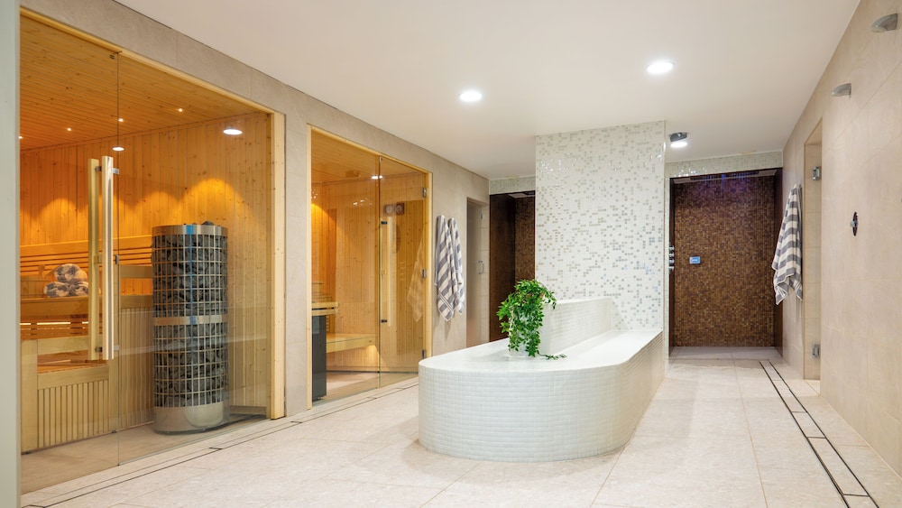 St Moritz Hotel 5/50