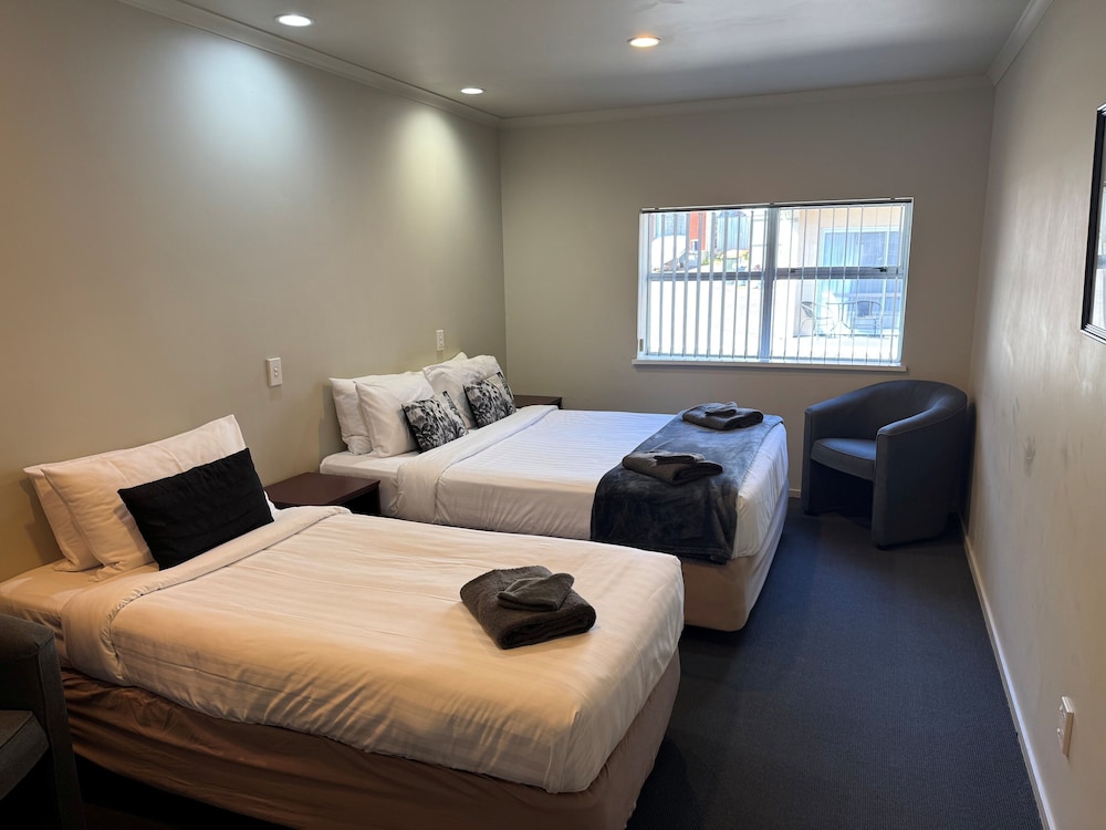 2 Bedrooms, Spa, Suite, 2 Queen and Twin Beds