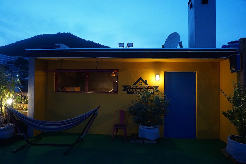 Grim Garden Guest House 2/38