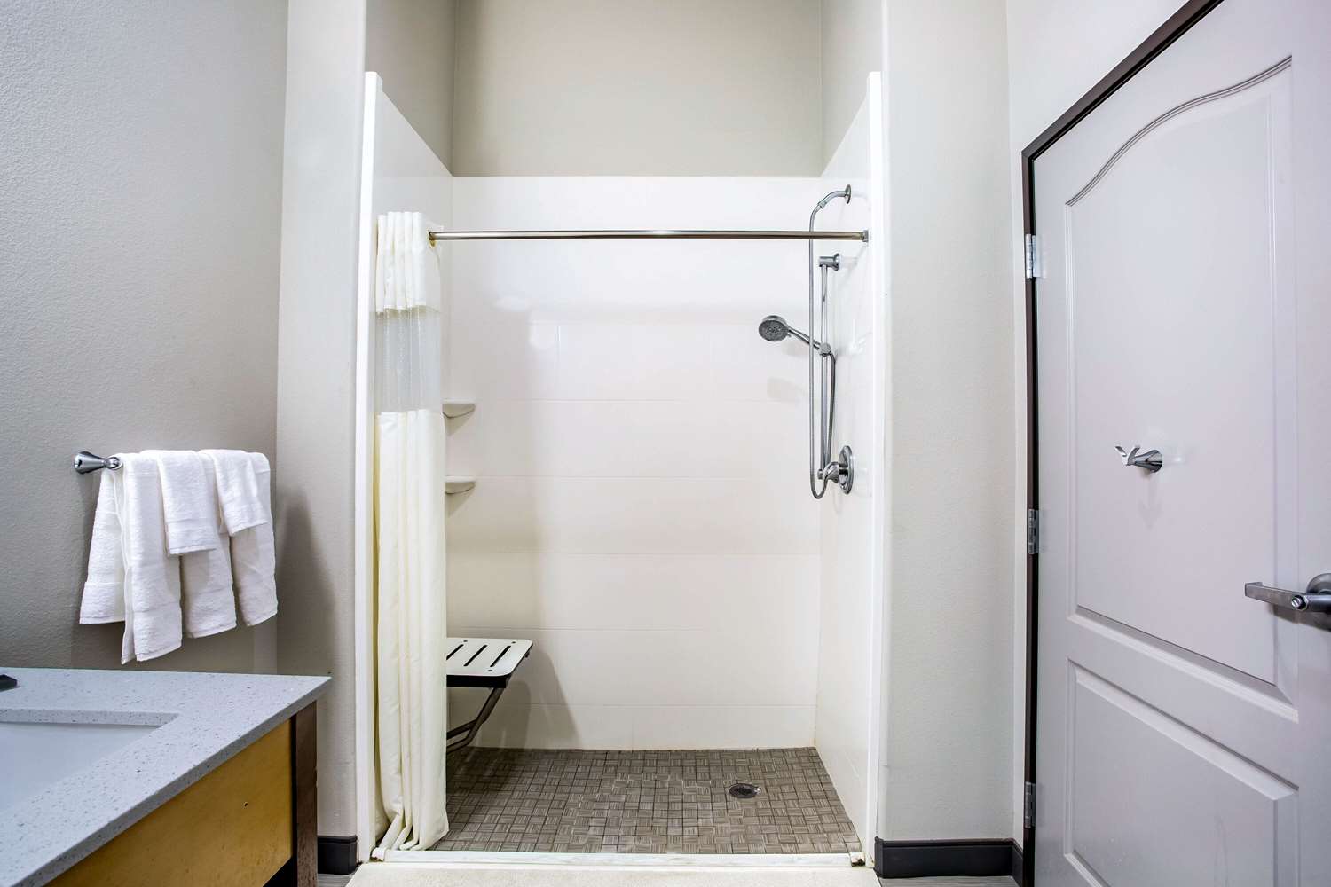 La Quinta Inn Suites By Wyndham Andrews 24/24