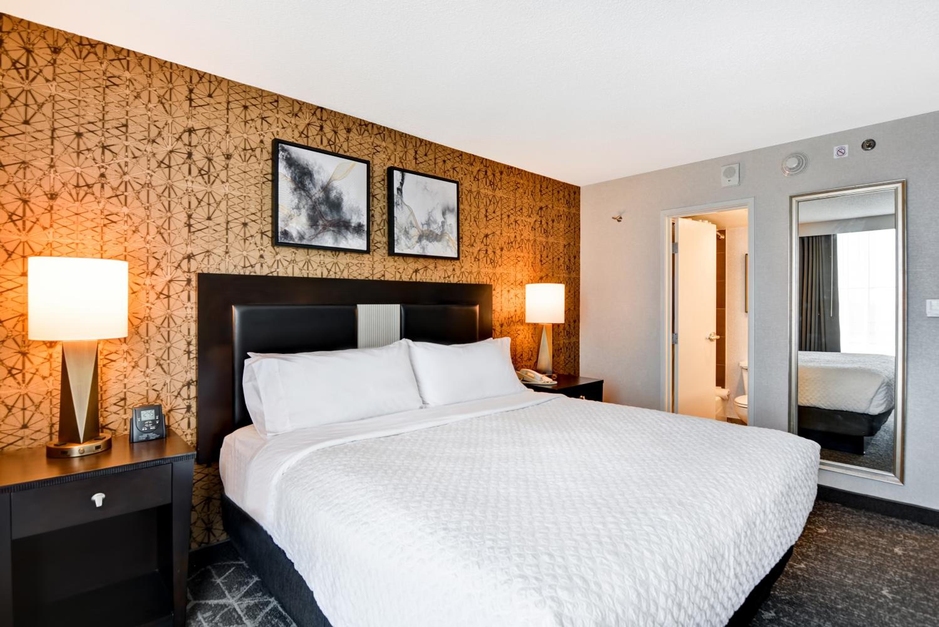 1 BEDROOM, SUITE, KING BED, ACCESSIBLE