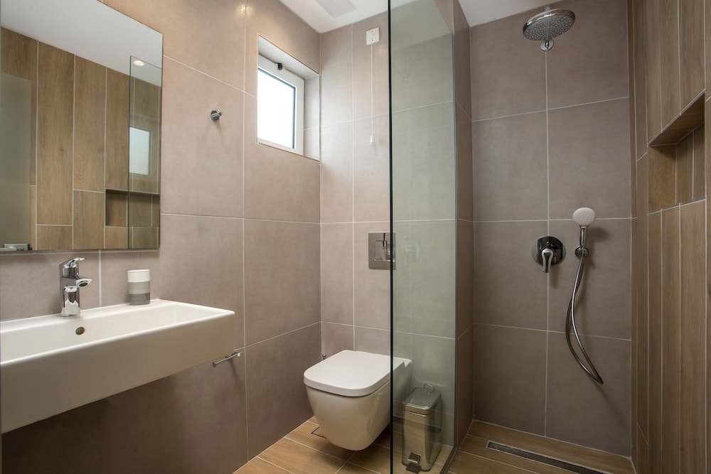 Zoes Hotel 34/36
