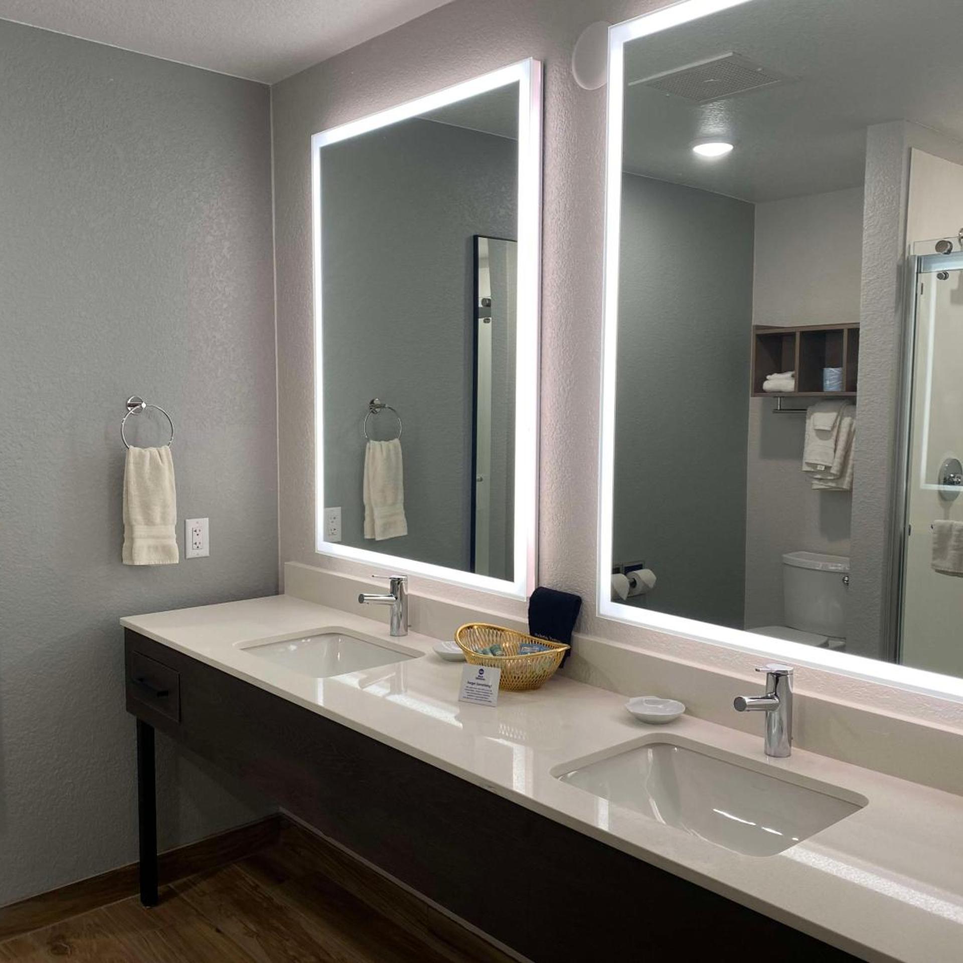 غرفة بسريرين كوين لذوي الإعاقة، Best Western Lake Lucille Inn 4/5