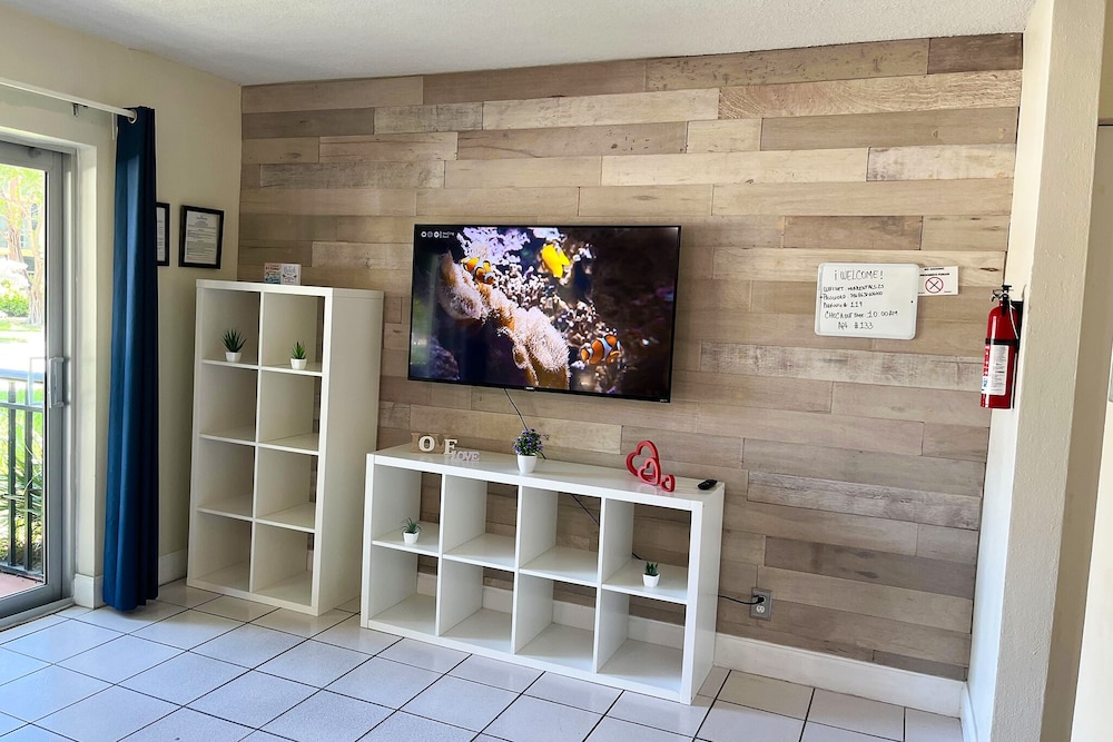 Sunny Isles Apartments 5/73