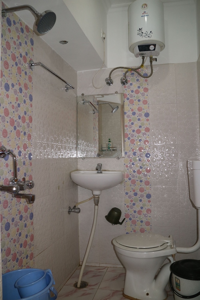Tara Guest House 46/68