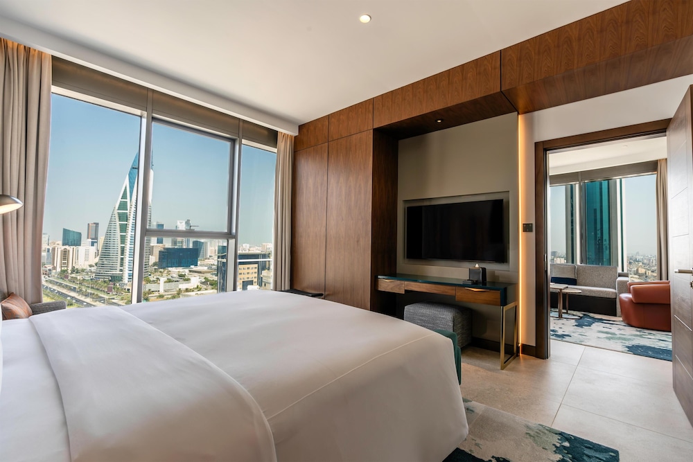 1 Bedroom, Suite, King Bed, Bay View, Corner