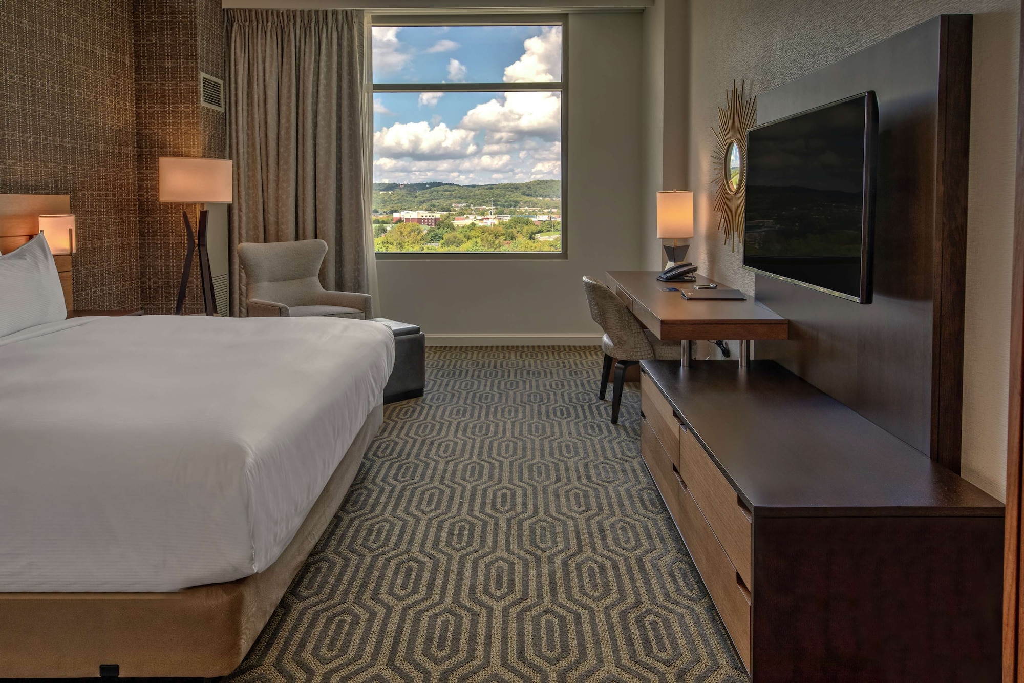 Room, King Bed, Executive Level, Bathtub, Accessible