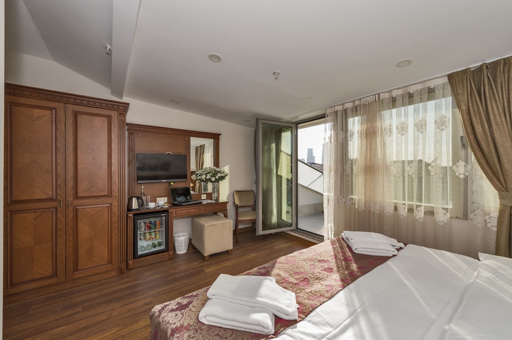 DELUXE, DOUBLE BED, BALCONY