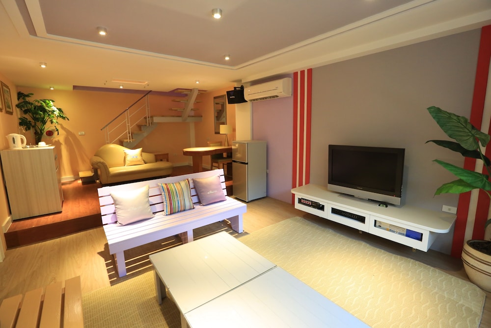 Regale Villa Hotel 48/73