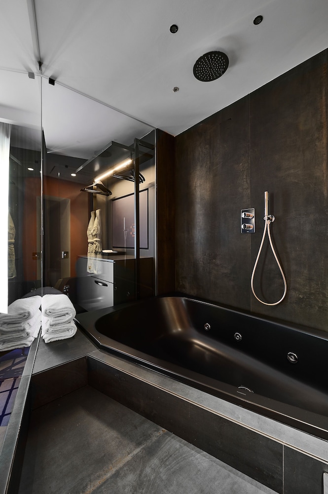 MyTALE Creative Academy Hotel 3/50