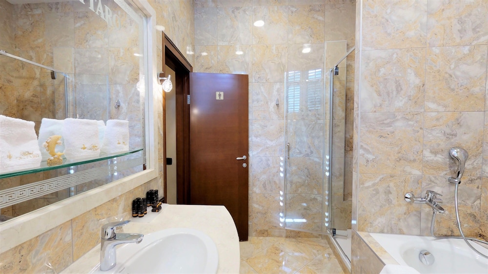 Historic Boutique Hotel Cattaro 58/60