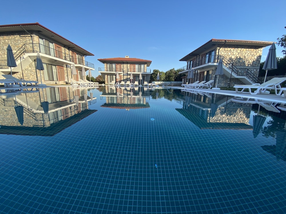 Hotel Rezve 16/25