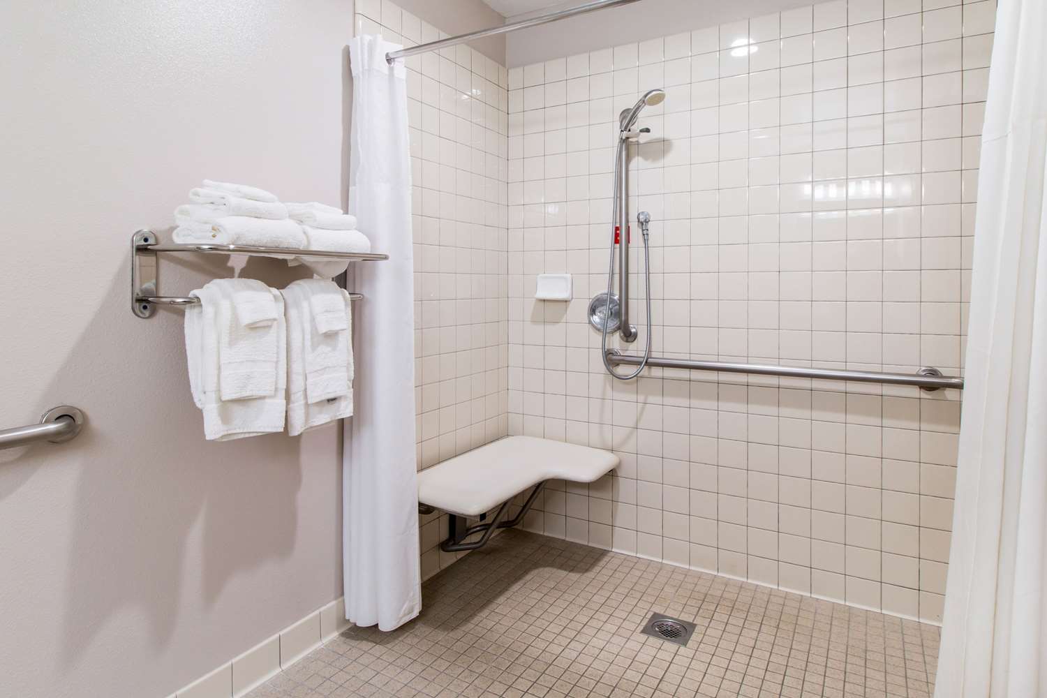 Ramada Bayside Inn and Suites 17/18