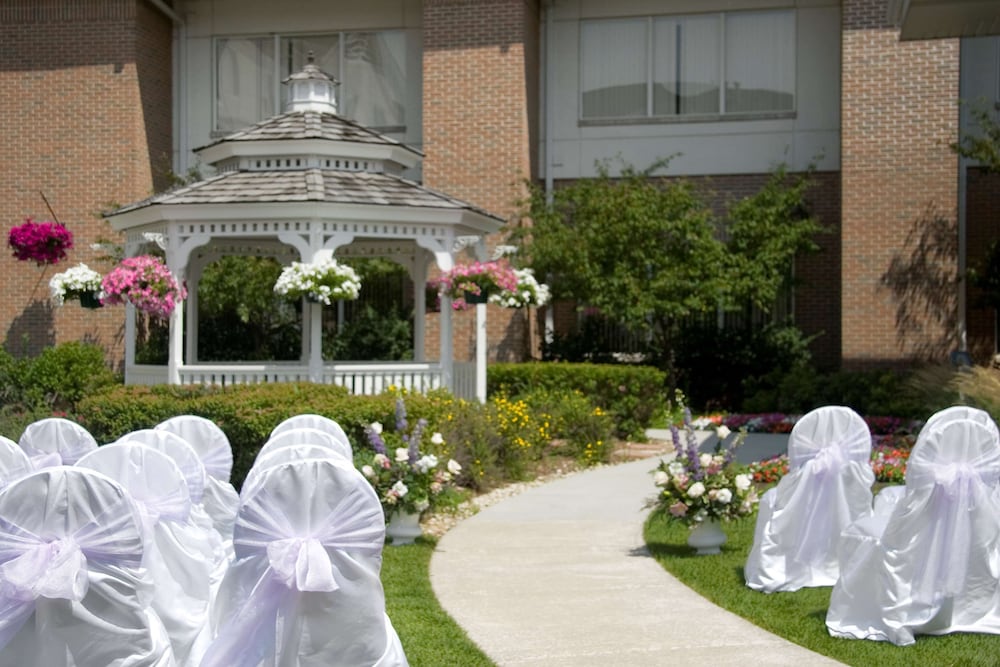 Hilton Garden Inn St. Charles 1/48