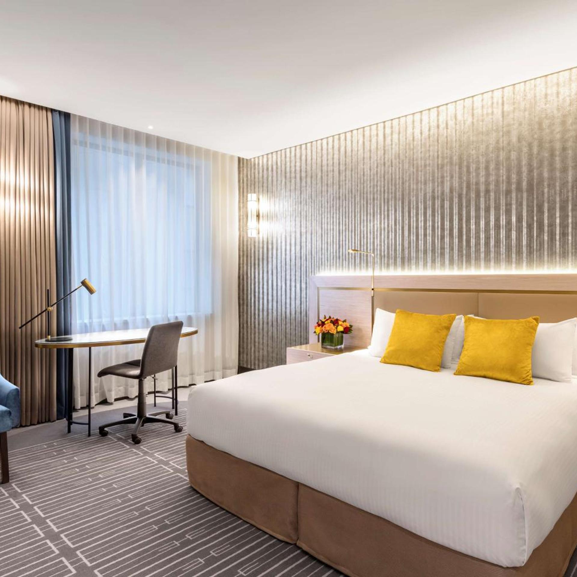Premier, Double Bed, Atrium View