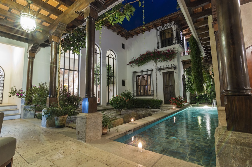 San Rafael Hotel 49/50