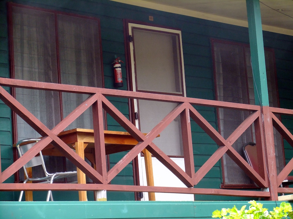 Ratu Kini Backpackers & Dive Resort 5/67