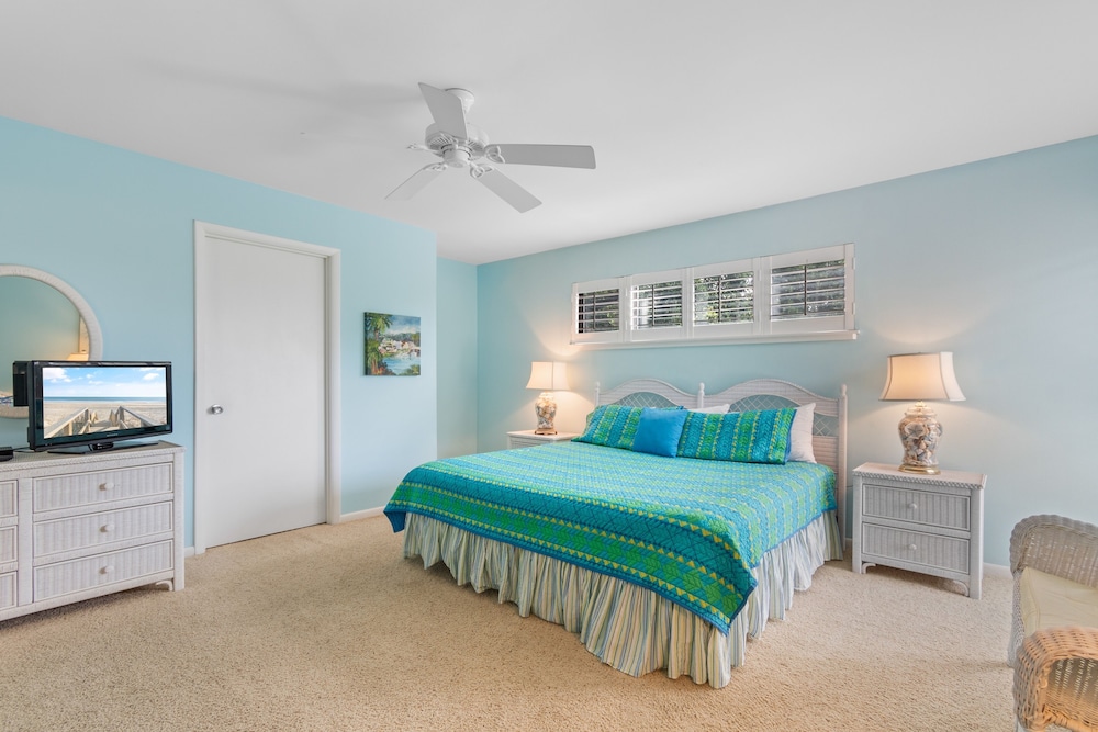 2 Bedrooms, Scenic, Villa, King and Twin Beds, Resort View