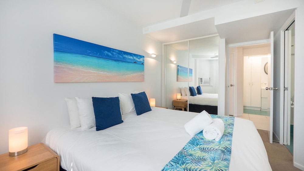 Aegean Mooloolaba 22/65