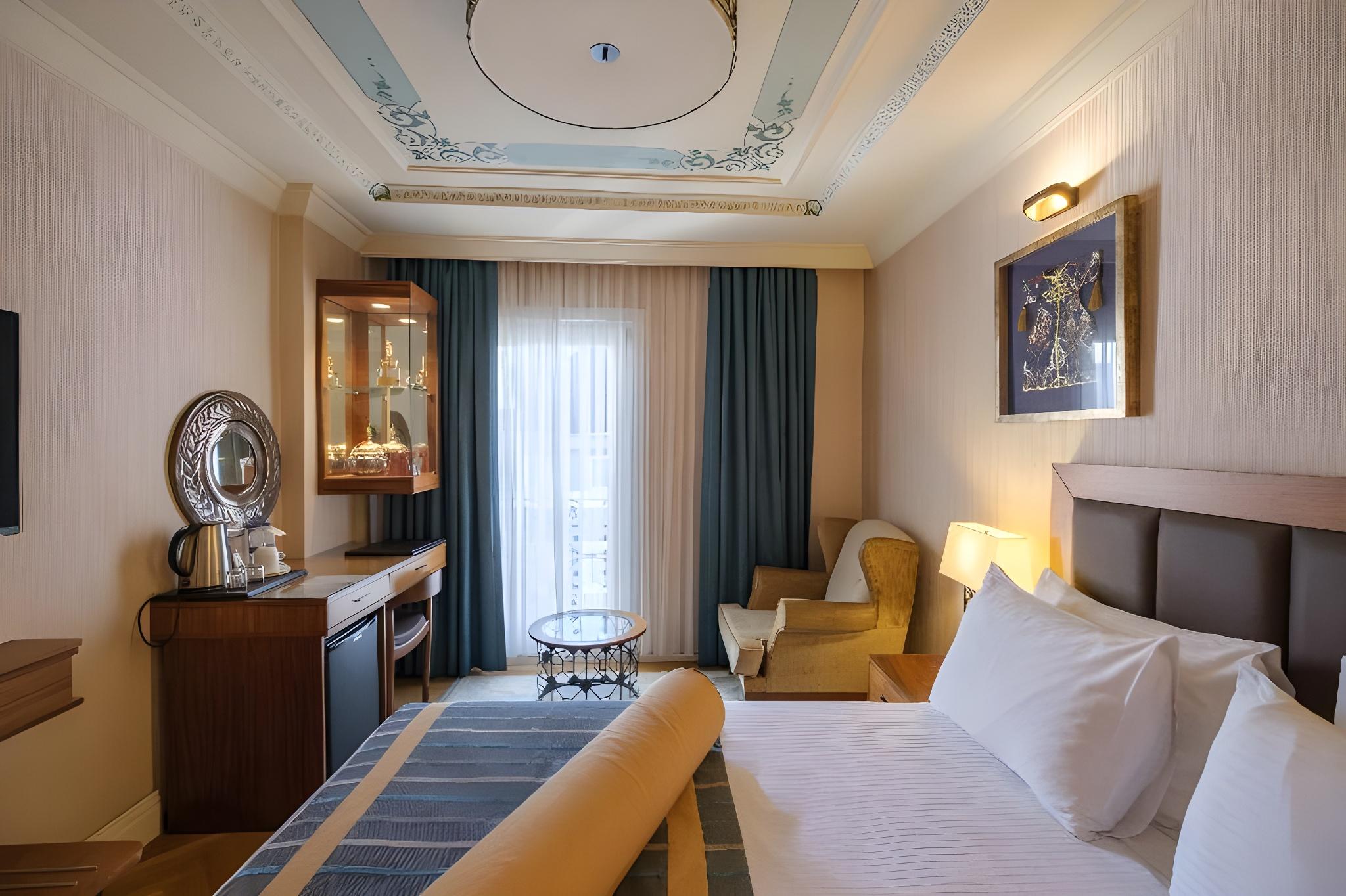 Superior, Double or Twin Bed, Street View
