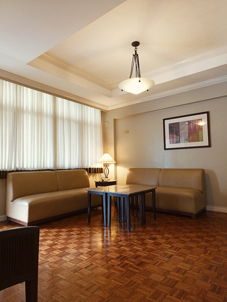 Tropicana Suites 52/74