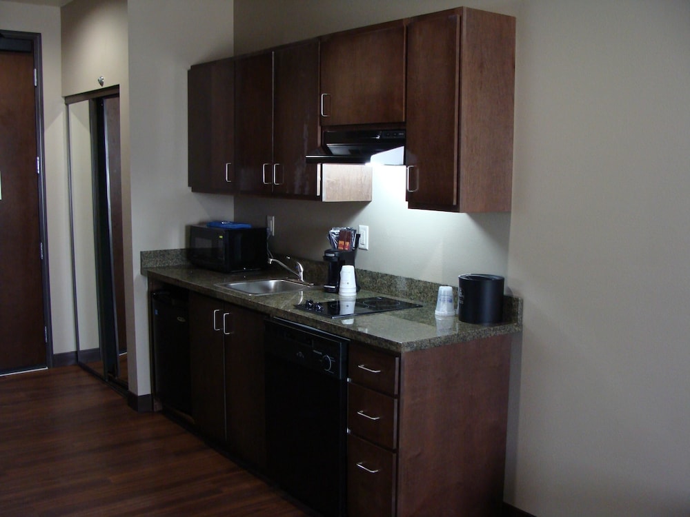 Best Western Plus Williston Hotel & Suites 44/50