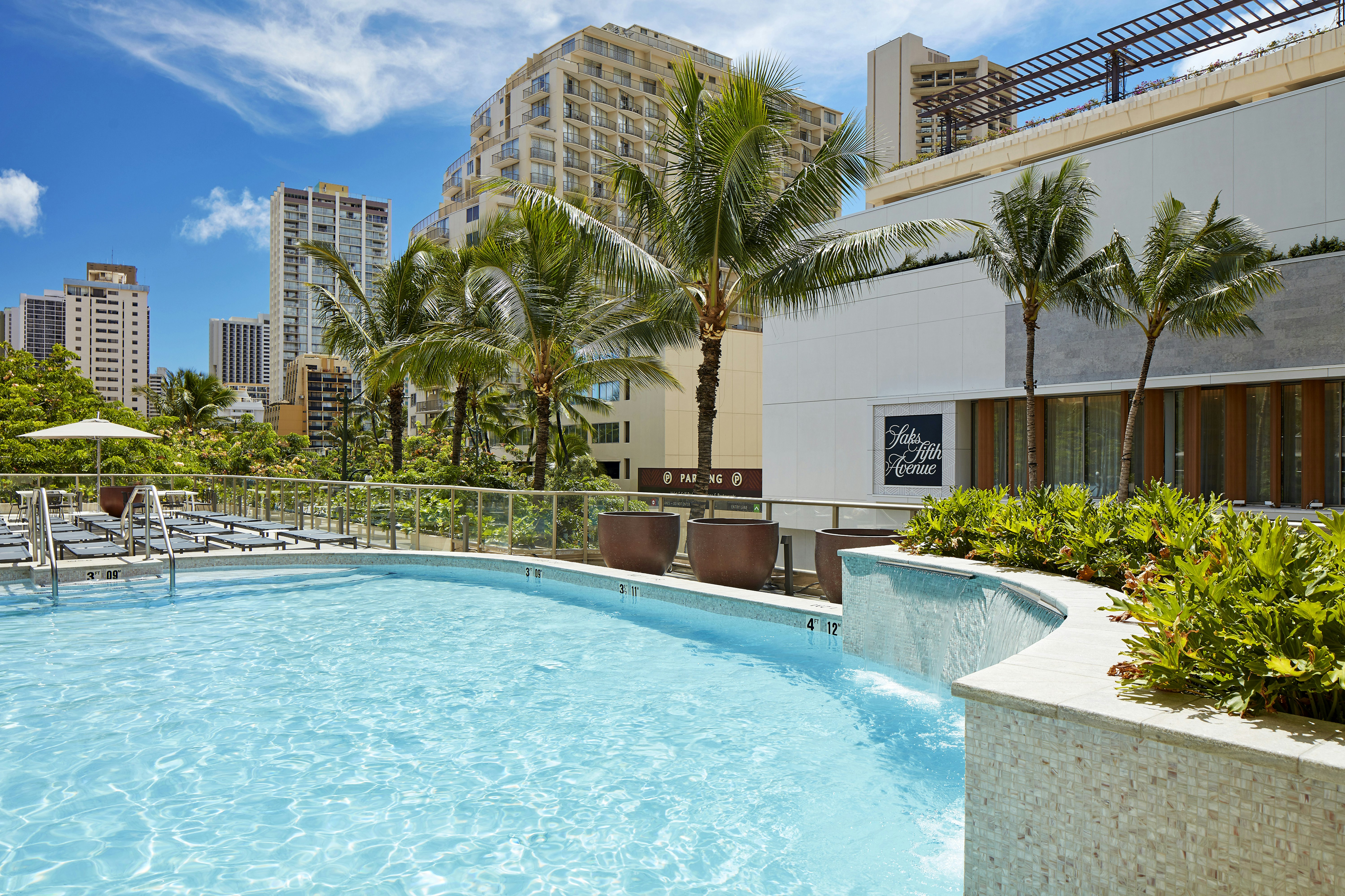 Hilton Garden Inn Waikiki Beach 66/68