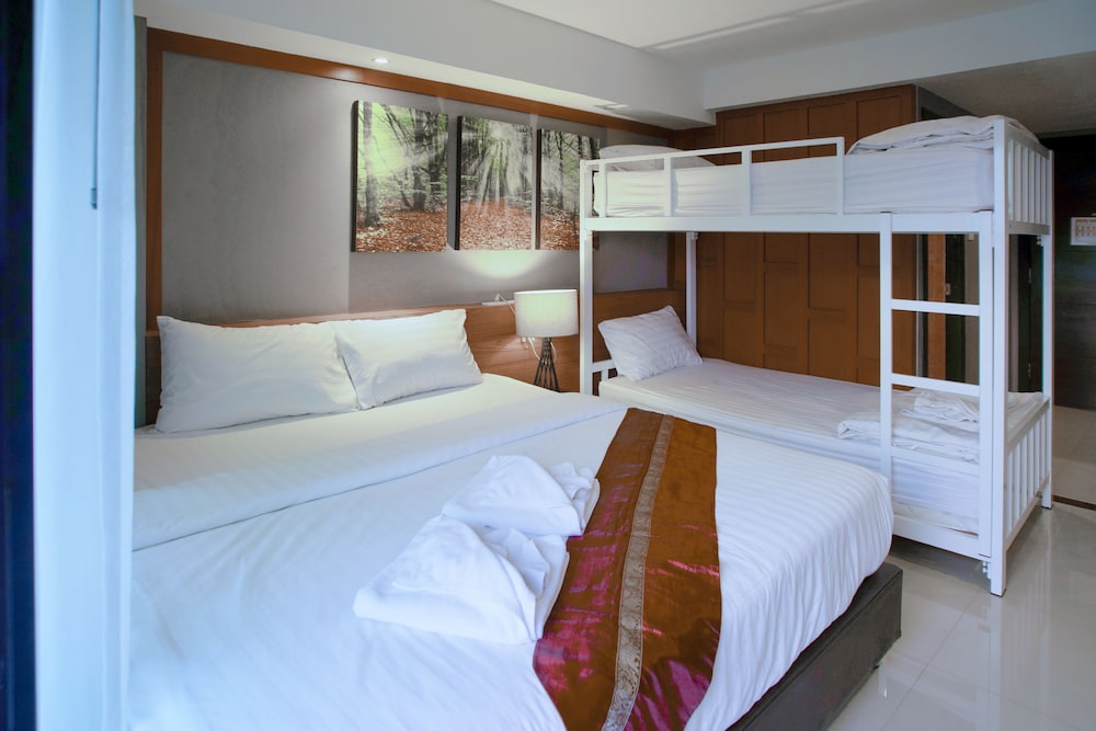 1 Bedroom, Family, Quadruple, 1 Queen and 1 Bunk Bed