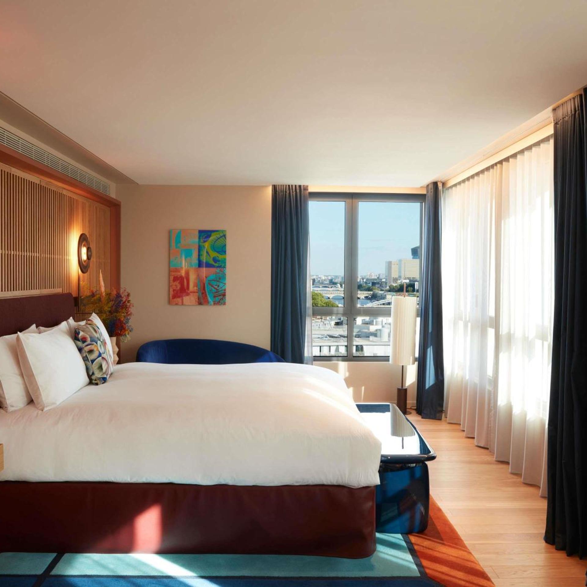 Atelier, River, Suite, King Bed, Eiffel View, Corner