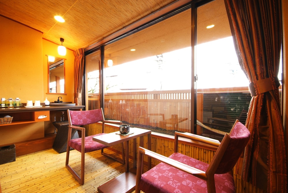 Arashiyama Onsen Saishikino Yado Hanaikada 9/15