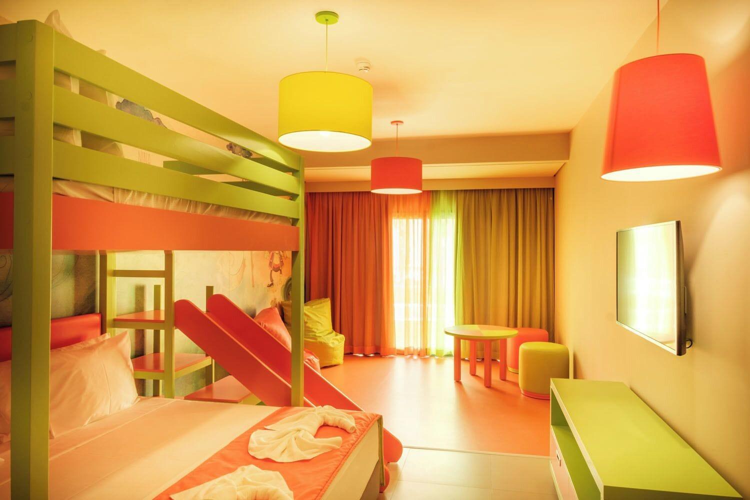 Nep, Family, Apartment