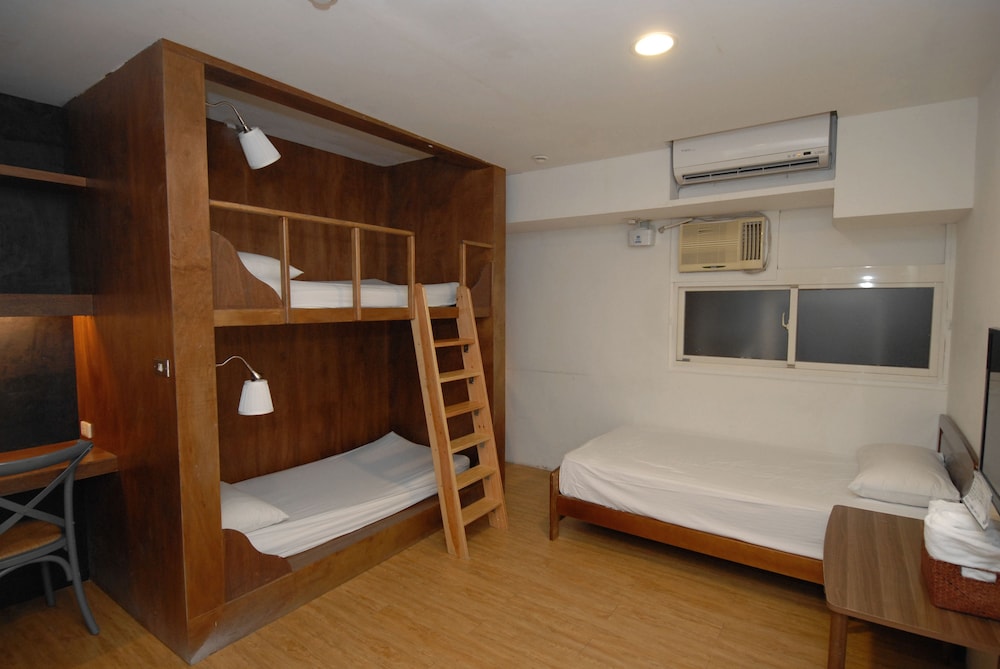 Mr Lobsters Secret Den Design Hostel 8/63