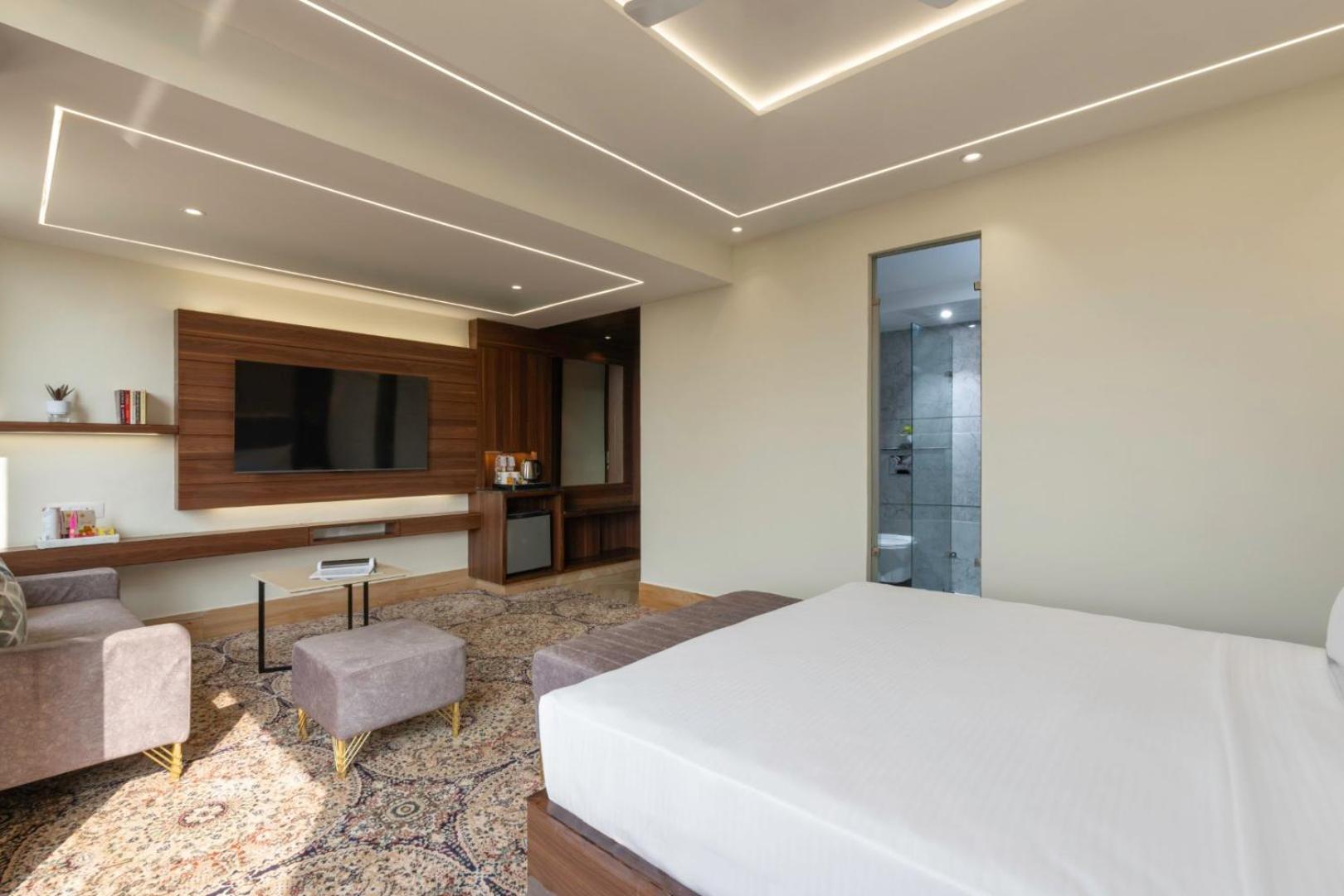 Clarks Inn Suites Agra 23/52
