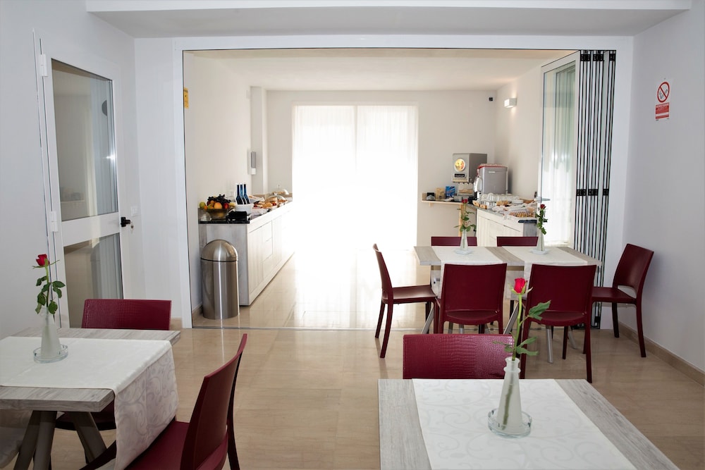 Boutique Hotel Enia 35/50