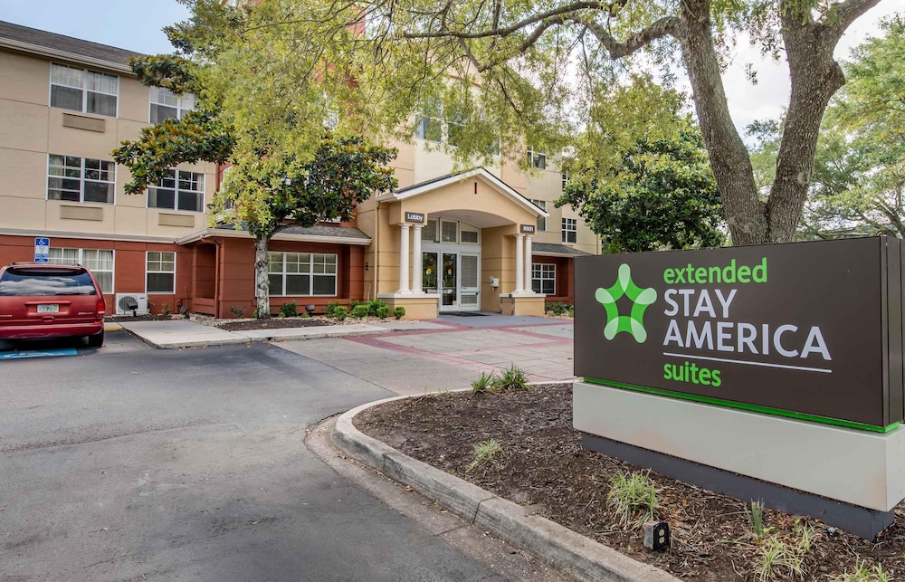 Studio 6 Suites Jacksonville Deerwood Park FL 64/71