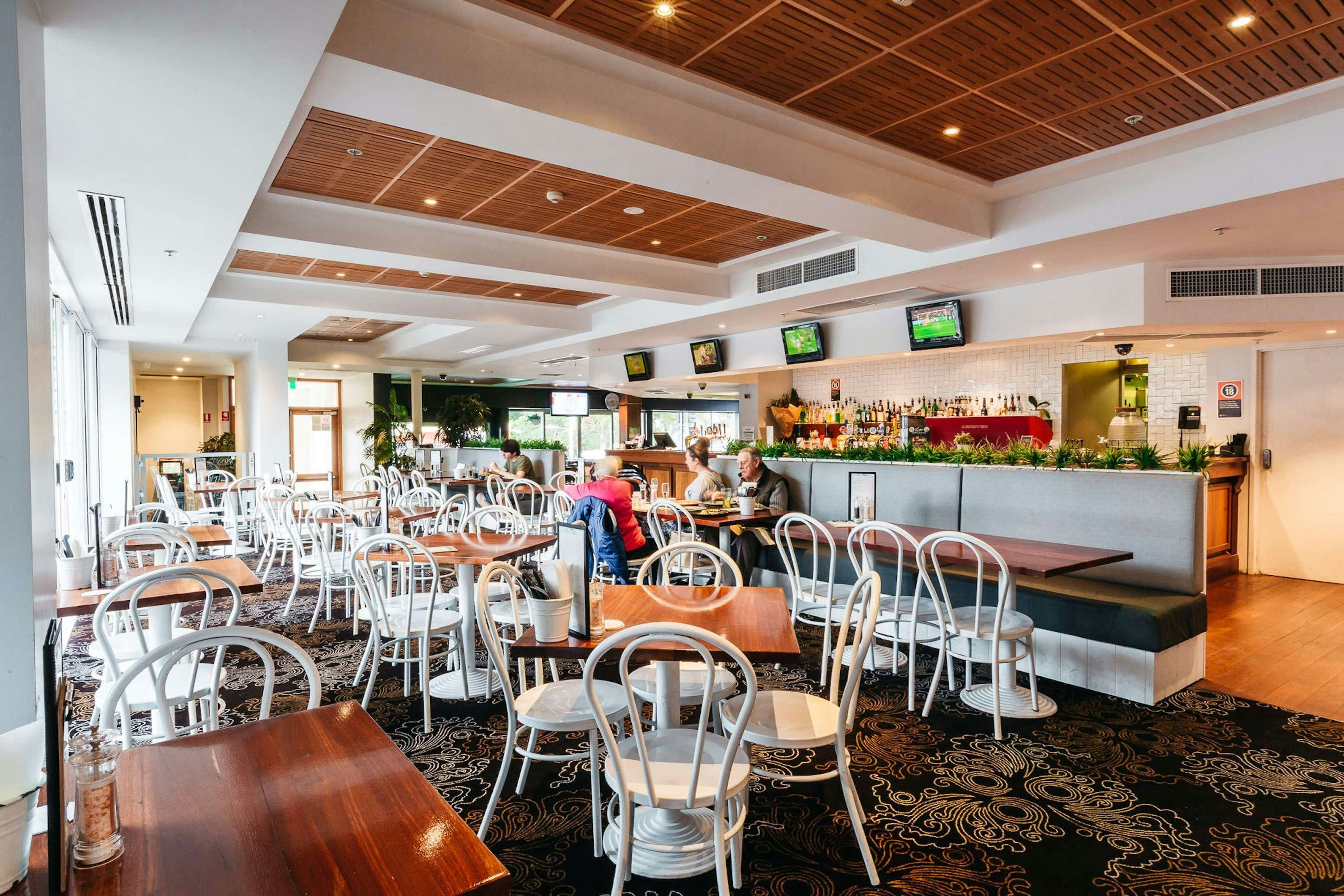 Coniston Hotel Wollongong 21/25