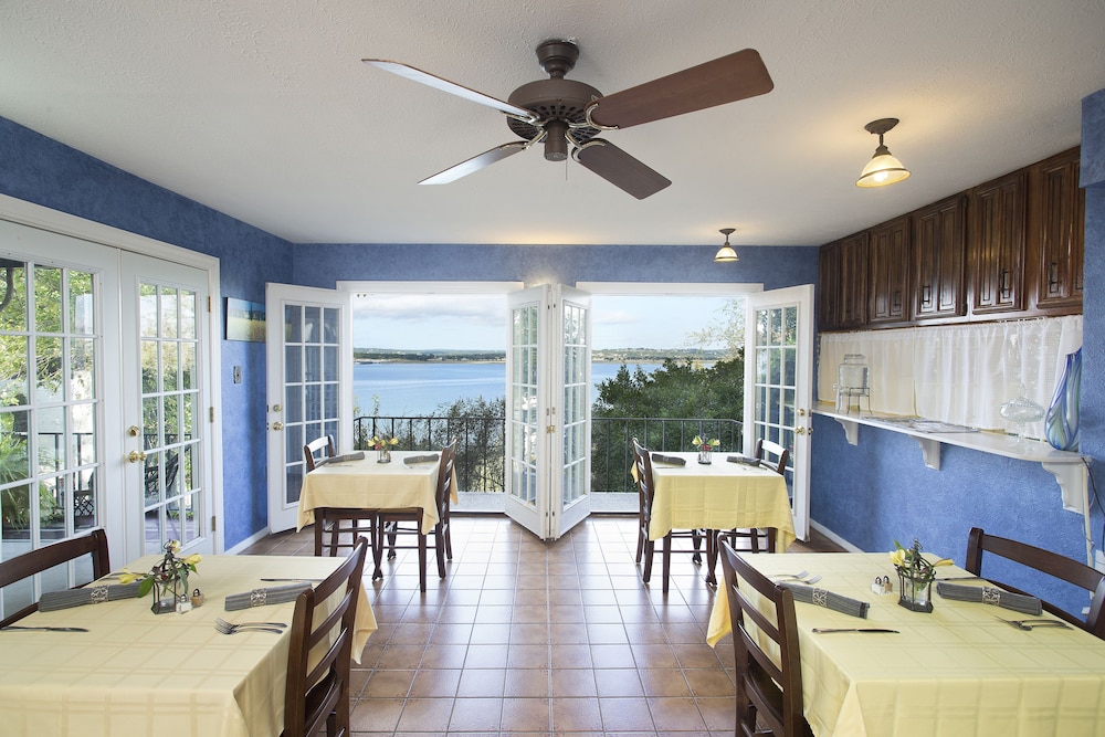 The Lakehouse Bed & Breakfast 26/46