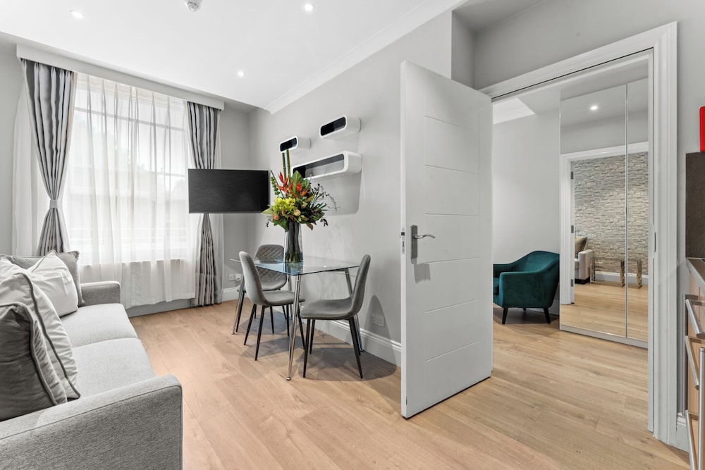 Guilford Street Apartments 32/50