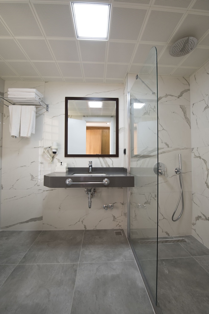 Belcehan Deluxe Hotel 49/50