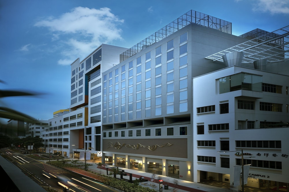 V Hotel Bencoolen 3/54
