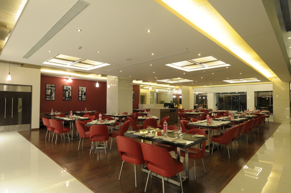 Welcomhotel by ITC Hotels, Ashram Road, Ahmedabad 54/71