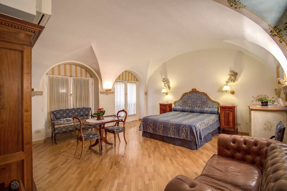 Navona Gallery Suites 23/50