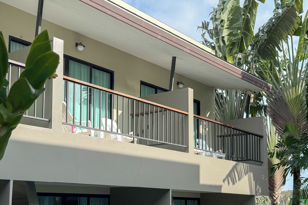 XAYA Pool Access Resort in CHALONG