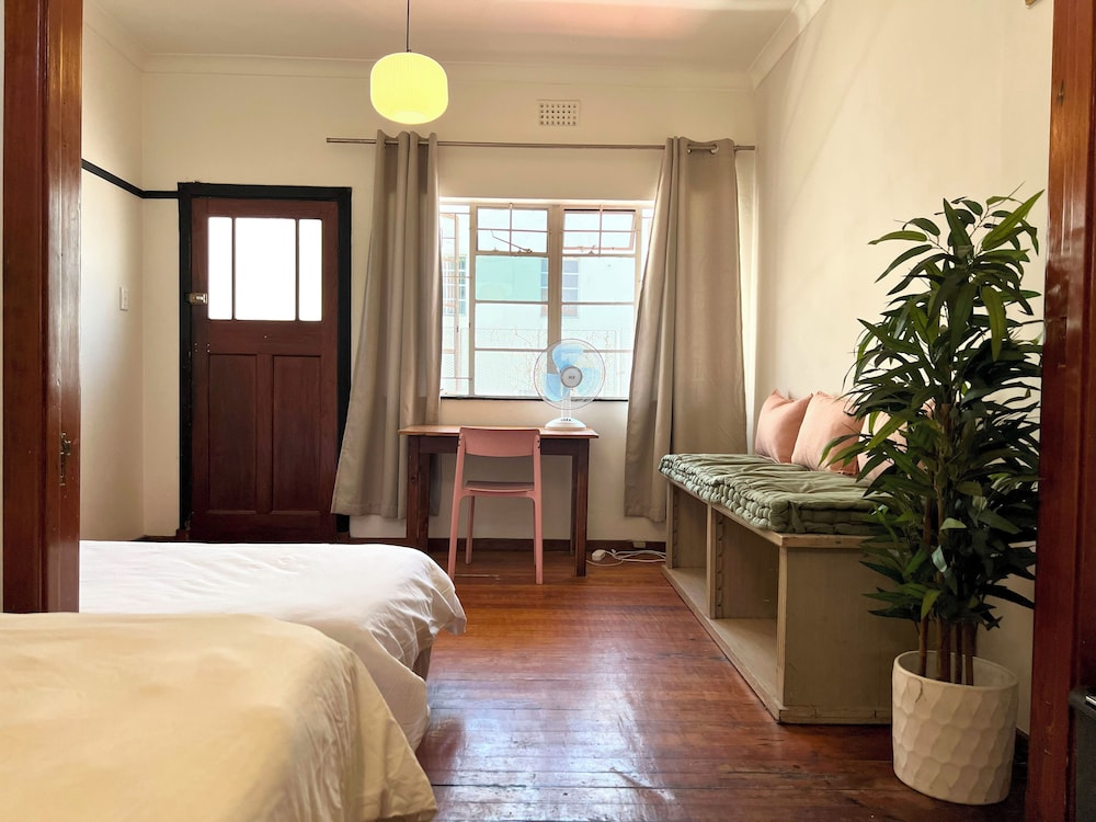 Long Street Backpackers - Adults Only 20/50