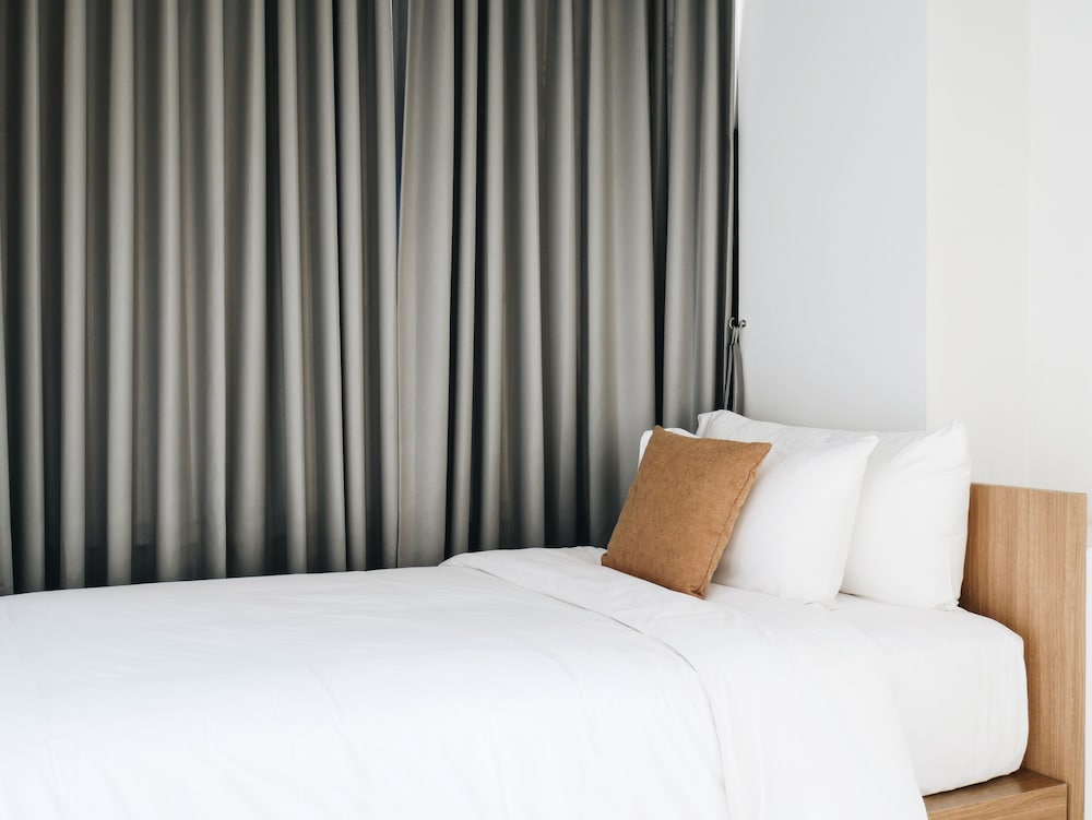 2 BEDROOMS, SUITE