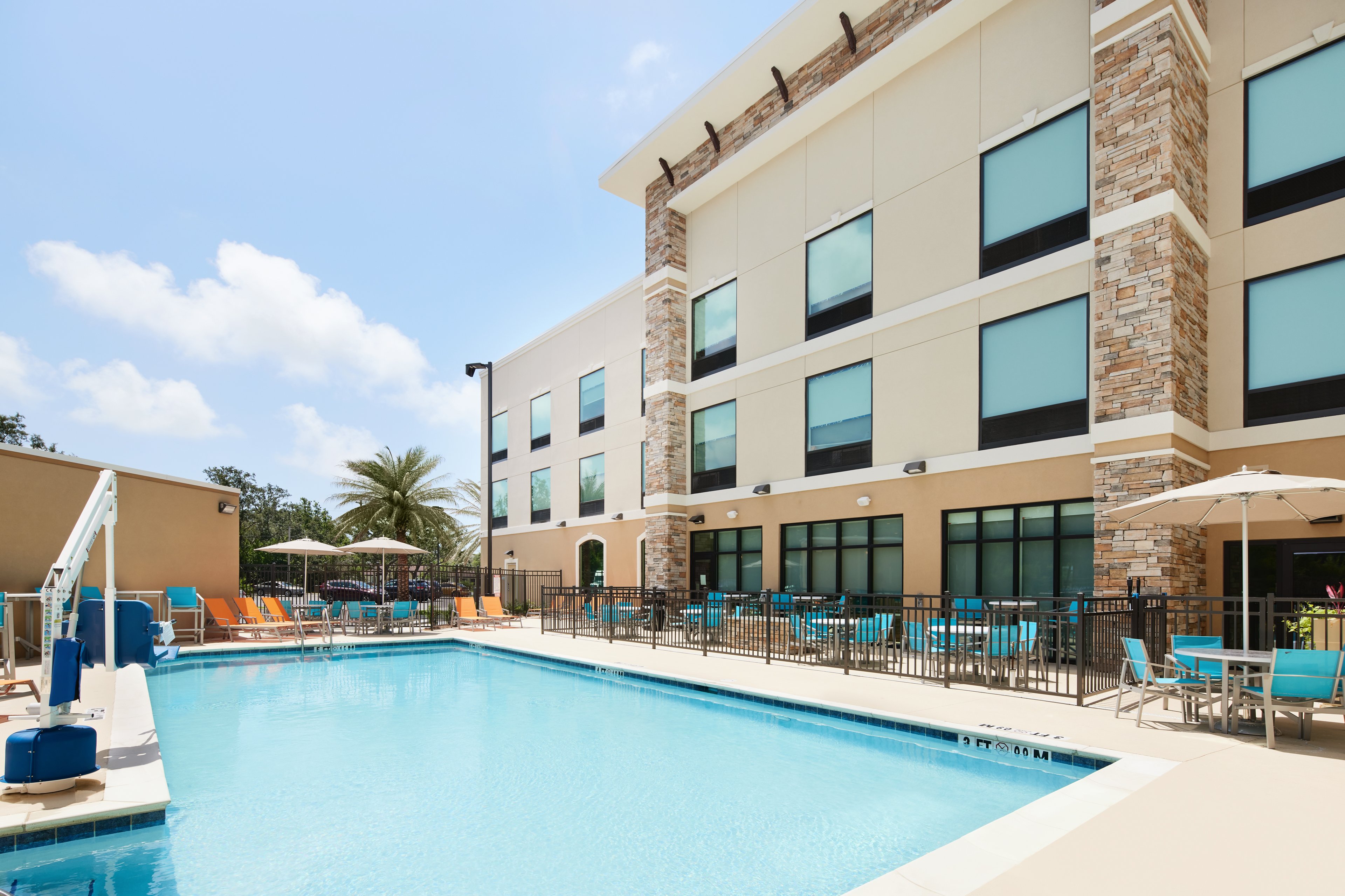 Holiday Inn Express & Suites Gulf Breeze Pensacola Area 8/52